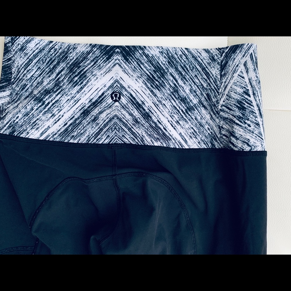 Lululemon Athletica white/ black Capri leggings - Picture 7 of 10